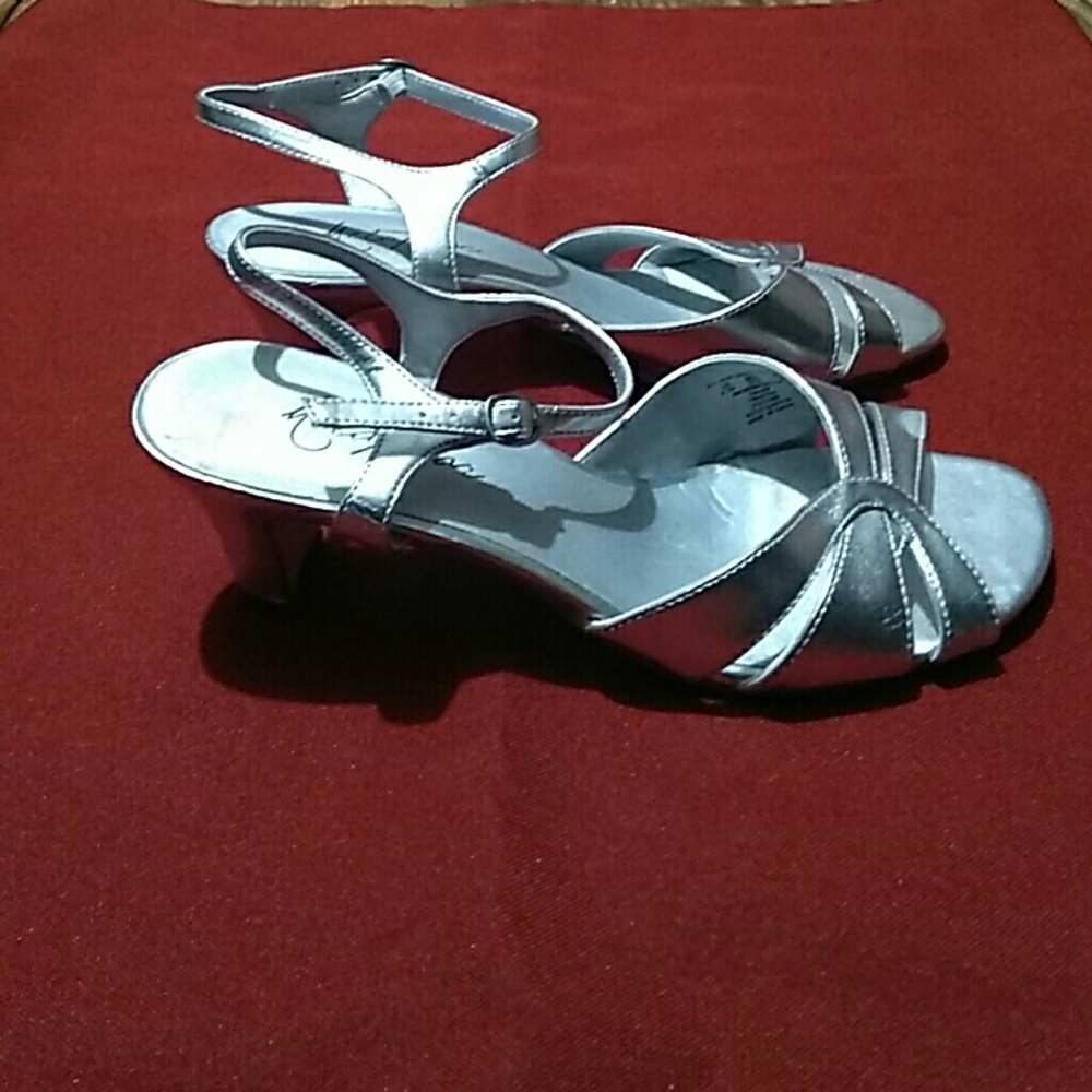 Heels (short) - Picture 3 of 3